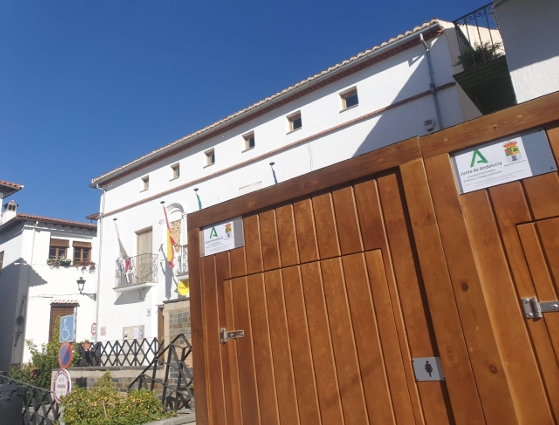 INSTALADOS LOS ASEOS PARA EL MERCADO AMBULANTE