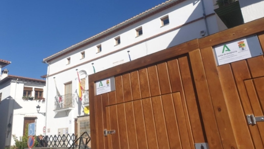 INSTALADOS LOS ASEOS PARA EL MERCADO AMBULANTE INSTALADOS LOS ASEOS PARA EL MERCADO AMBULANTE