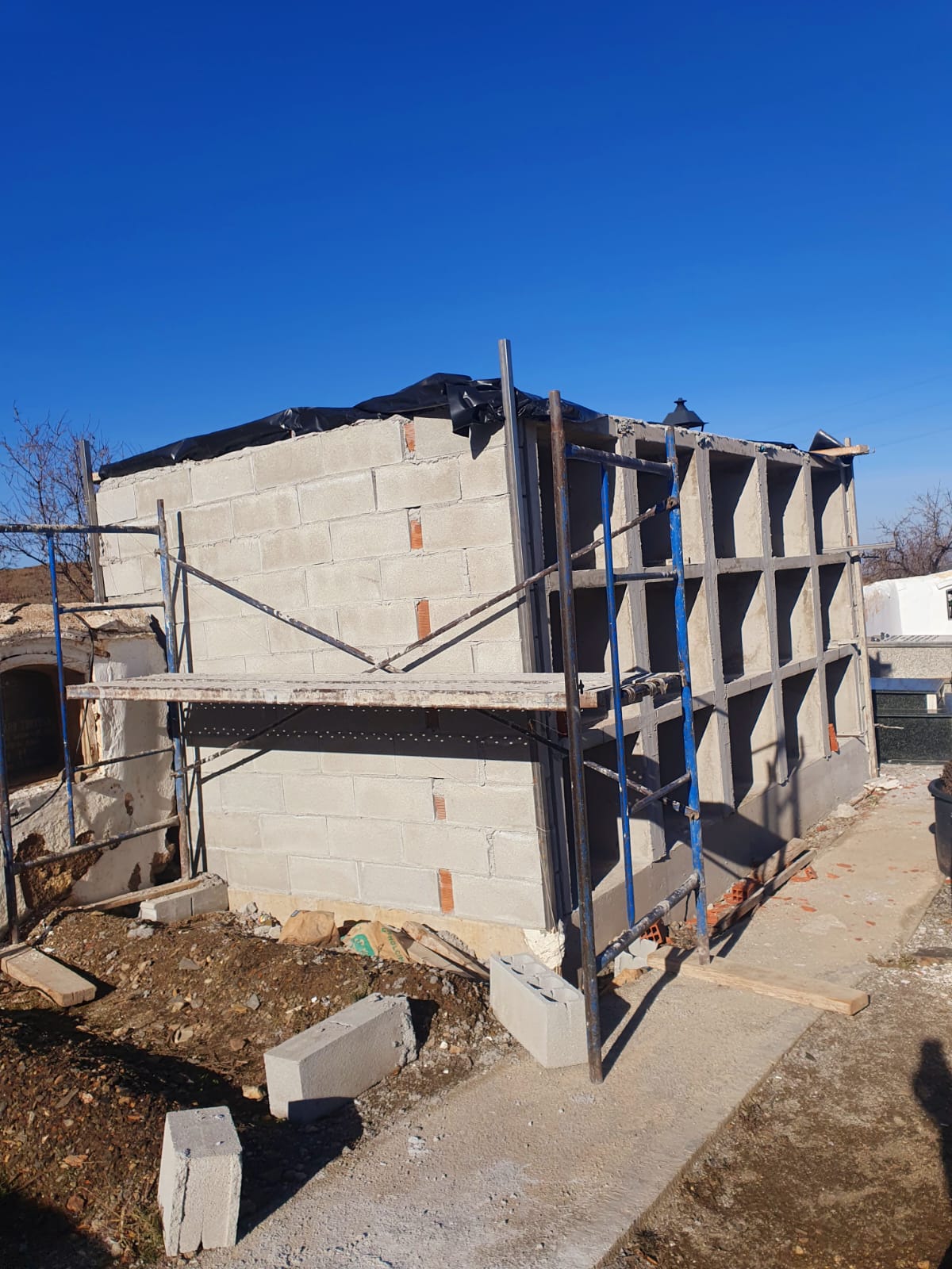 CONSTRUCCIÓN DE QUINCE NICHOS Y ADECUACIÓN DEL CEMENTERIO MUNICIPAL